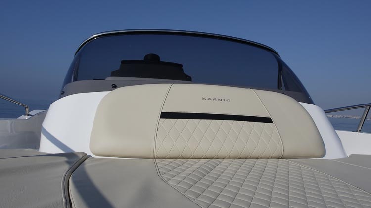 Styled console with double curvature windscreen and oval stainless steel rail